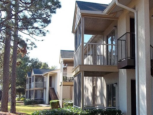 Spring Valley Club Apartments 2121 Harrison Avenue
